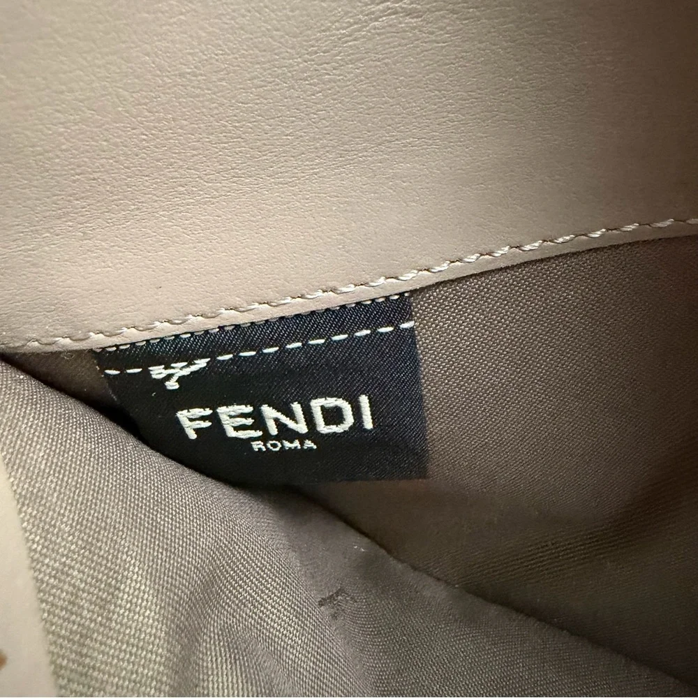 Fendi wallet on chain - Picture 9 of 12
